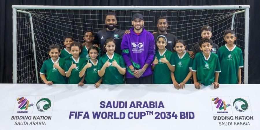 نيمار يزور معرض ملف ترشح المملكة العربية السعودية لاستضافة كأس العالم 2034 في الرياض