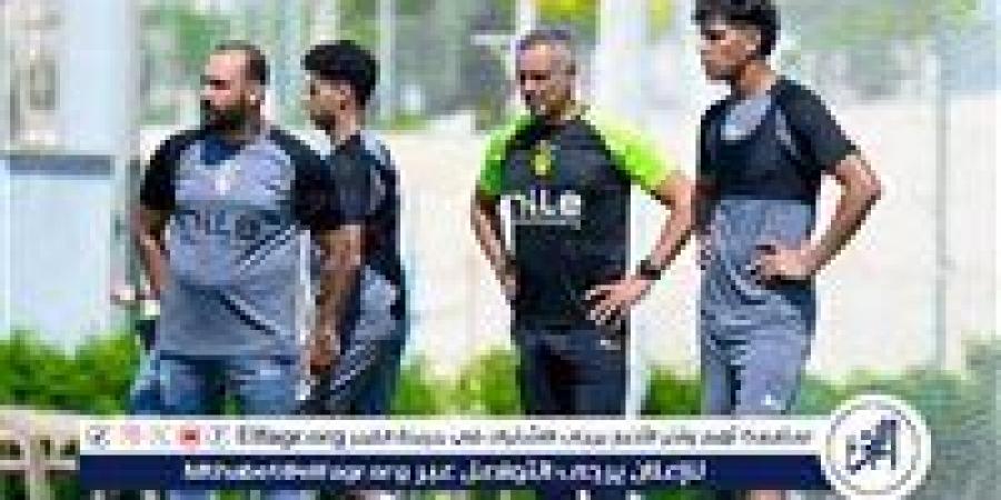 جلسة تجمع جوميز بجهازه المعاون على هامش مران الزمالك